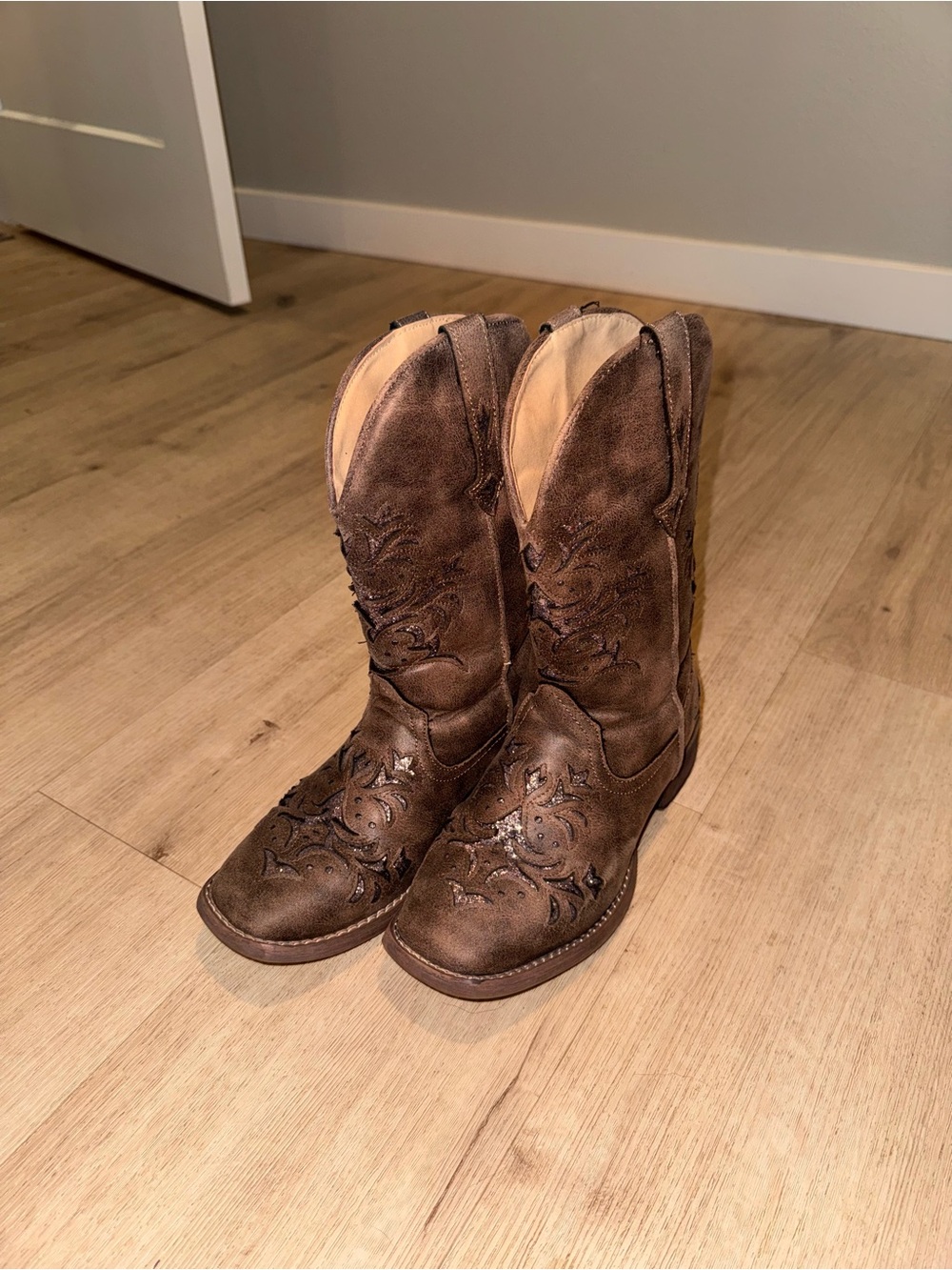 ROPER Brown Sparkly Embroidered Women's-Style Cowboy Boots